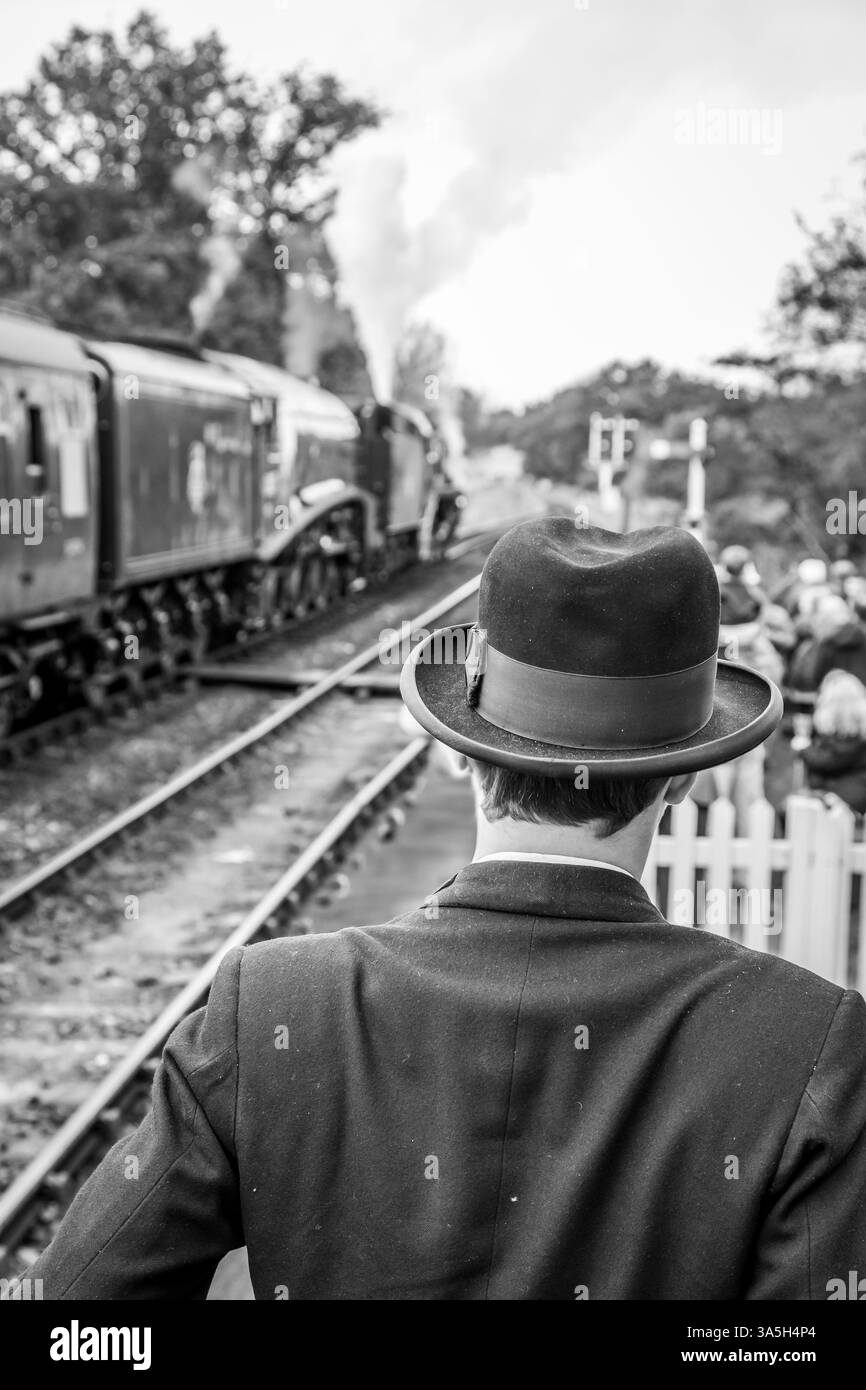 Gentleman sah BR 'A4' 4-6-2 No.60007 'Sir Nigel Gresley' und 'Bob' 4-6-2 No. 34059 'Sir Archibald Sinclair', Sheffield Park, East Sussex, England, Stockfoto