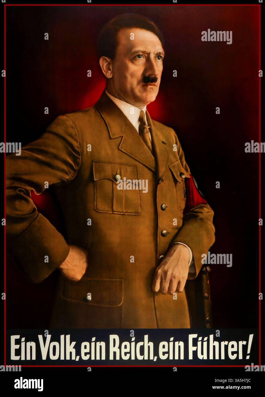 EIN Volk ADOLF HITLER HOFFMANN PORTRAIT ‘EIN Volk EIN REICH EIN FÜHRER’ Vintage Nazi-Propagandaplakat - ein Volk ein Reich ein Führer. Adolf Hitler in brauner Militäruniform und mit einem roten Nazi-Hakenkreuz-Armband auf seinem linken Arm. Deutschland, Druckjahr:1930s, Adolf Hitler ( 20. April 1889 – 30. April 1945) deutscher Politiker und Führer der nationalsozialistischen Deutschen Arbeiterpartei (NSDAP). 1933 trat er als Bundeskanzler an die Macht, 1934 später als Führer. Während seiner Diktatur von 1933 bis 1945 initiierte er den Zweiten Weltkrieg in Europa Stockfoto