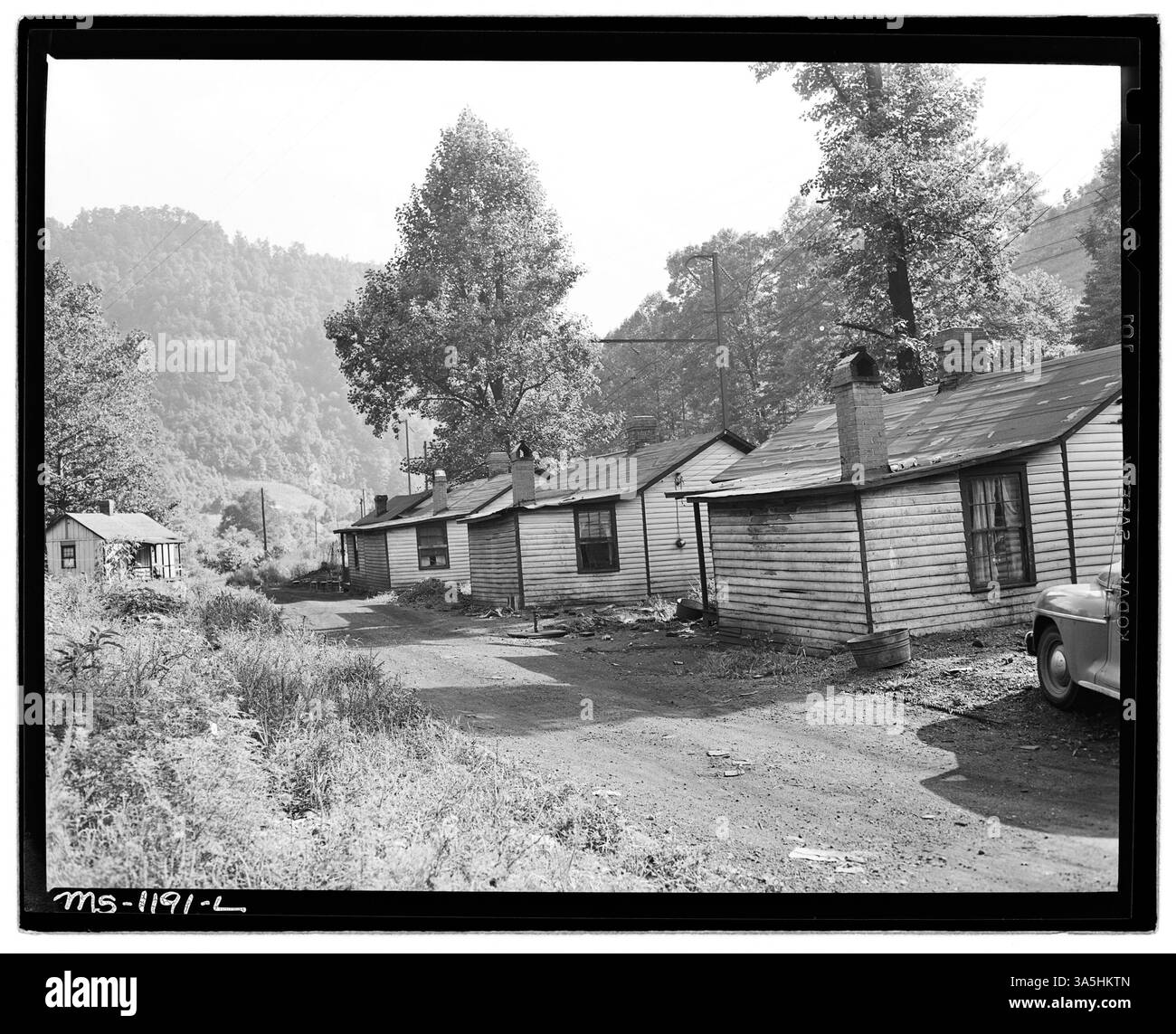 Drei-Zimmer-Häuser in Big Sandy, wo Bergleute eine monatliche Gebühr für den Transport mit dem Bus zur Exeter Mine erhoben wurden. Diese Häuser wurden von der Kingston Pocahontas Coal Company in Welch, McDowell County, West Virginia, gebaut. Stockfoto