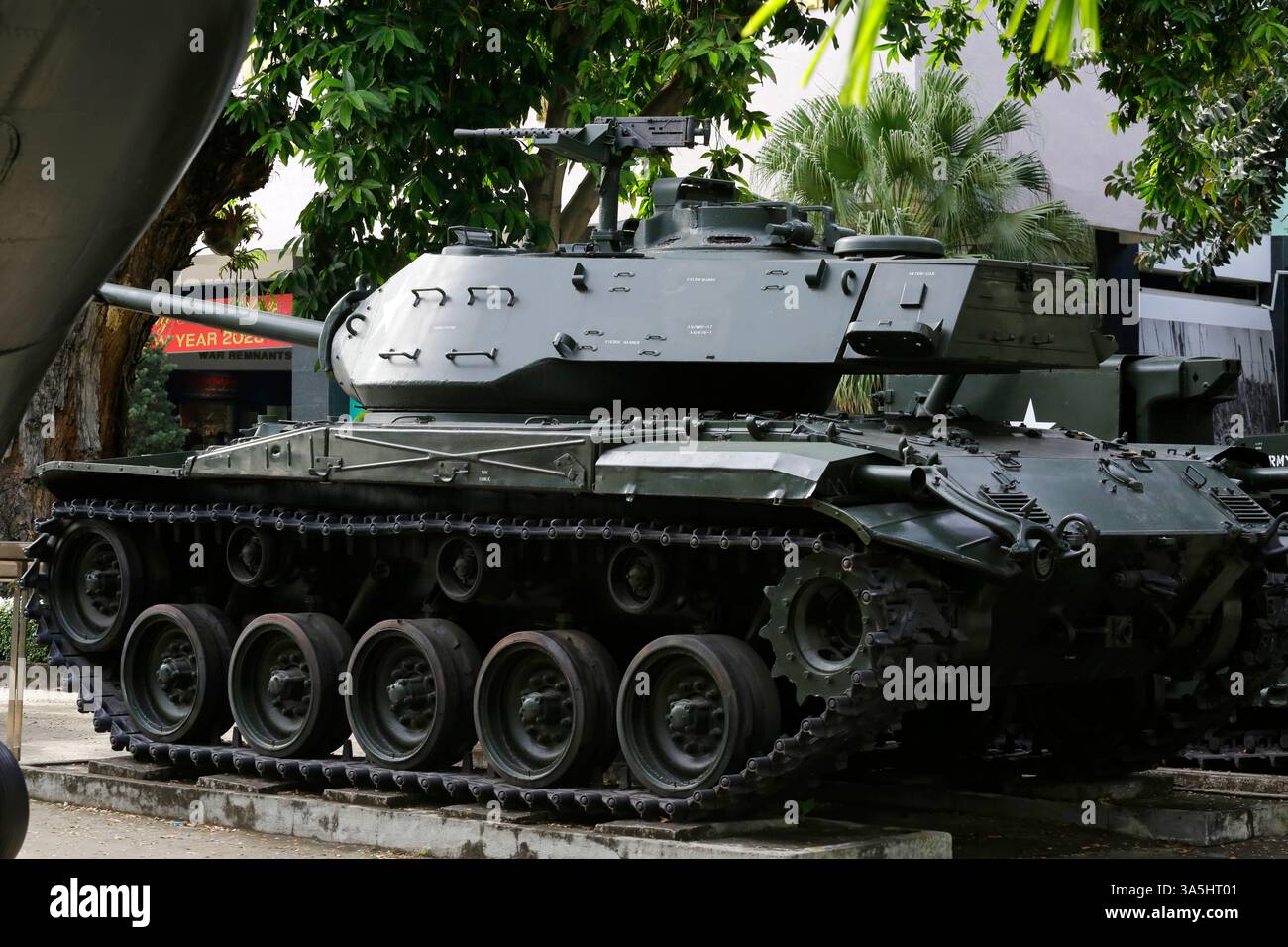 Ho-Chi-Minh-Stadt, Vietnam - 3. Januar 2023: Der patton-Panzer der US-Armee M48 ist im war Remnants Museum zu sehen. Stockfoto