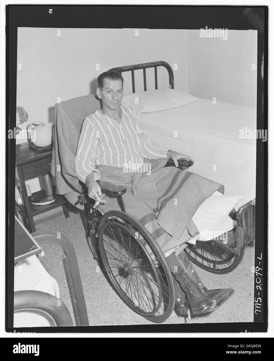 Robert Lee Donley, ein Bergmann der Pocahontas Corporation, wurde 1946 verletzt, als er in der Amonate-Mine zwischen Autos und Elektromotor zerquetscht wurde. Er wird während der Genesung in einem Krankenhauszimmer abgebildet. Stockfoto