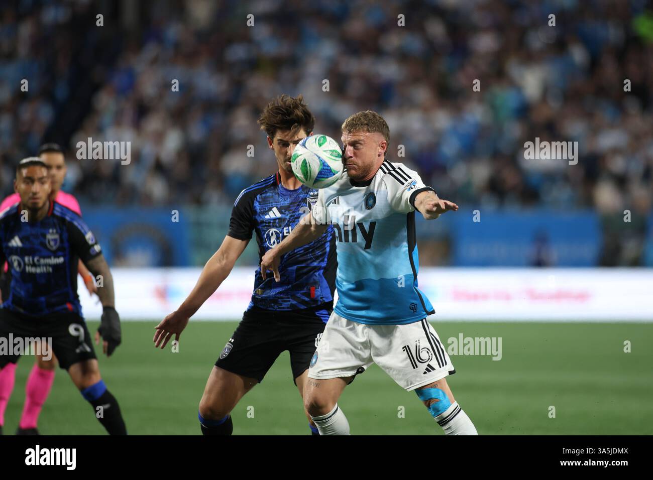 Charlotte, Vereinigte Staaten Von Amerika. März 2025. 22. März 2025: Charlotte FC Mittelfeldspieler PEP Biel (16) leitet den Ball während des MLS-Fußballspiels zwischen den San Jose Erdbeben und dem Charlotte FC in Charlotte, NC. Jonathan Huff/CSM/SIPA USA (Credit Image: © Jonathan Huff/Cal Sport Media/SIPA USA) Credit: SIPA US/Alamy Live News Stockfoto