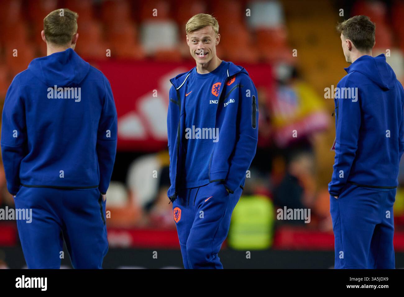 Valencia, Spanien. März 2025. VALENCIA, SPANIEN - 23. MÄRZ: Jan Paul Van Hecke aus den Niederlanden sieht vor dem Viertelfinalspiel der UEFA Nations League am 23. März 2025 im Mestalla-Stadion in Valencia, Spanien. (Foto von Francisco Macia/Photo Players Images/Magara Press) Credit: Magara Press SL/Alamy Live News Stockfoto