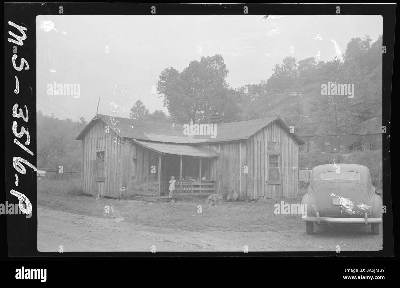 Dieses Foto zeigt Haus Nr. 5 aus der King Mountain Mine der Virginia Jellico Coal Company in Clairfield, Tennessee, und zeigt unternehmenseigene Wohnungen für Bergleute Mitte des 20. Jahrhunderts. Stockfoto