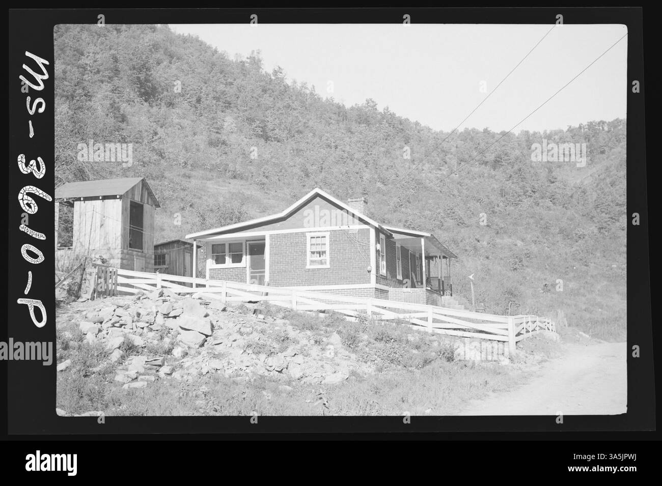 Ein Blick auf das Privathaus Nr. 4 in der Nähe von Crystal Block Coal & Coke Company Mine Nr. 5 in Roth, Buchanan County, Virginia, mit Wohnhäusern in der Bergbaugemeinde. Stockfoto