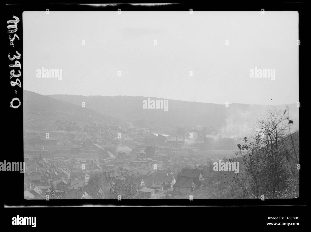 Gezeigt wird die Unterkunft für Arbeiter in der Franklin #73 Mine, die der Industrial Collieries Corp. In Johnstown, Pennsylvania, gehört. Diese Häuser sind für die Arbeitskräfte der Mine konzipiert. Stockfoto