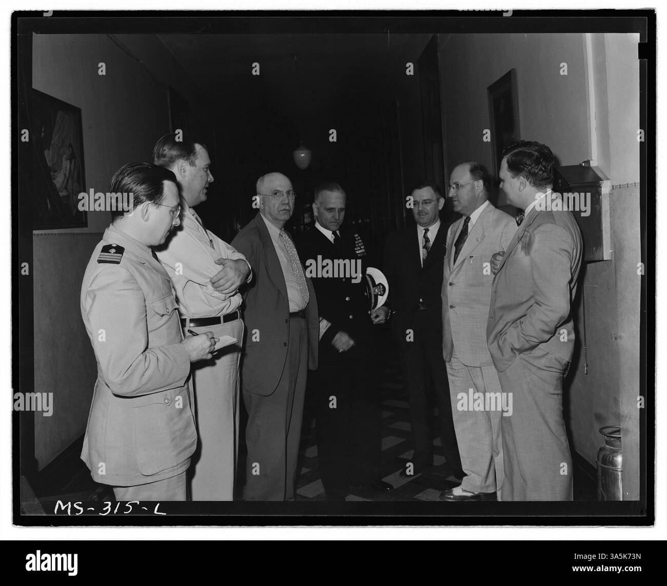 Im St. Anthony’s Hospital in Terre Haute, Indiana, werden mehrere Personen mit F.R. Philbrook, J.F. Spiegler, E.O. McBride, Admiral Boone, John Dailey, W.C. Runkler und J.O. Conklin sind von links nach rechts aufgelistet. Stockfoto