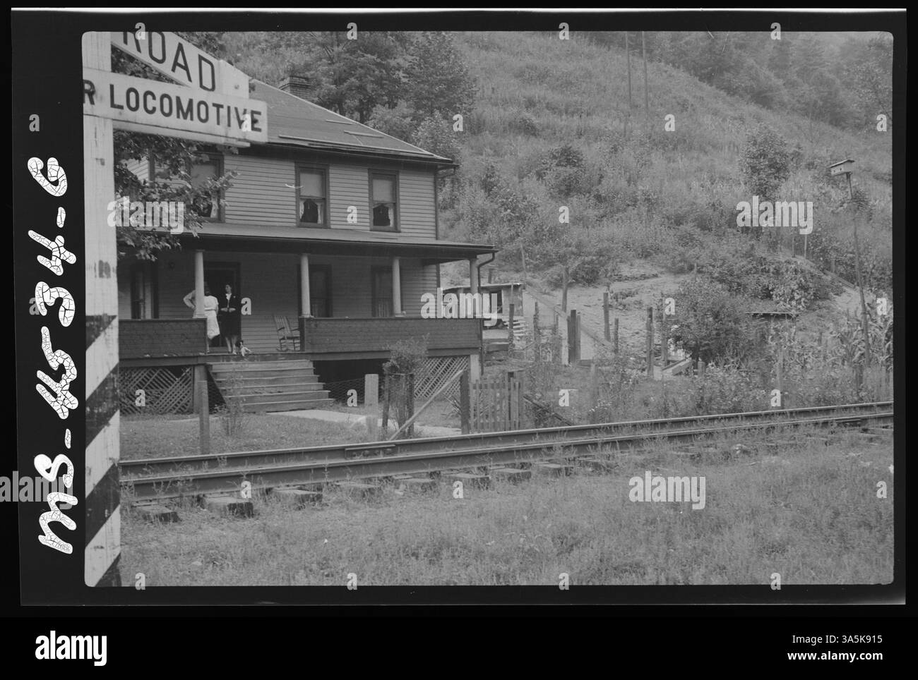 Dieses Foto aus dem Jahr 1946 zeigt eine Pension in der Georges Creek-Mine der Georges Creek Coal Company in Hetzel, Logan County, West Virginia, wo sieben Junggesellenarbeiter leben. Das Bild zeigt die bescheidenen Lebensbedingungen der Arbeitnehmer in dieser Zeit. Stockfoto