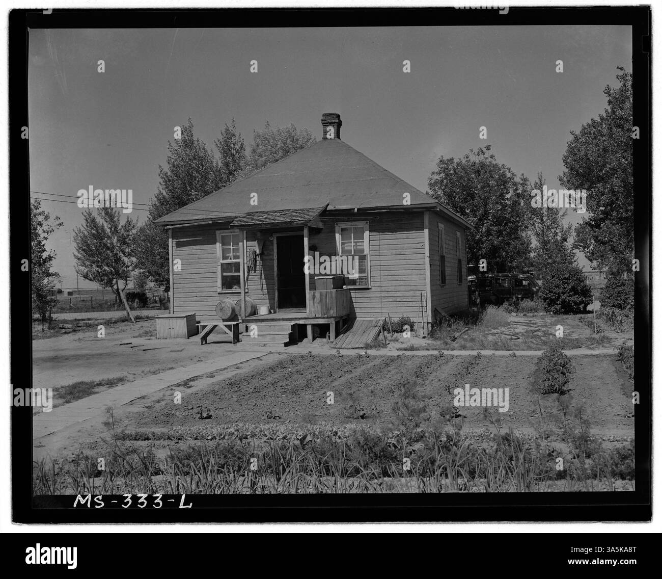 Ein Bergarbeiterheim im Puritan Camp in Erie, Colorado, erobert eine historische Wohnung in einer Bergbaugemeinde. Das Bild zeigt die Lebensbedingungen in einem Bergbaulager während des frühen 20. Jahrhunderts. Stockfoto