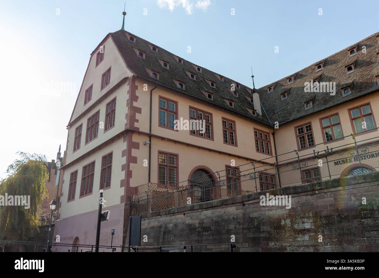 STRASSBURG, FRANKREICH - 19. SEPTEMBER 2024: Musee historique de Strasbourg (Historisches Museum von Straßburg) in Frankreich, mit seinem charakteristischen Archit Stockfoto