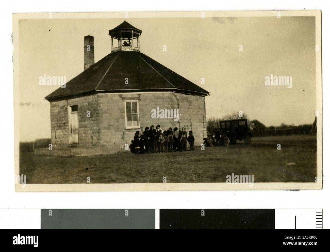 Außenansicht des Pleasant Mound Township School Building in Pleasant Mound Township, Minnesota. Dieses Foto ist Teil der Sammlung der Blue Earth County Historical Society. Stockfoto