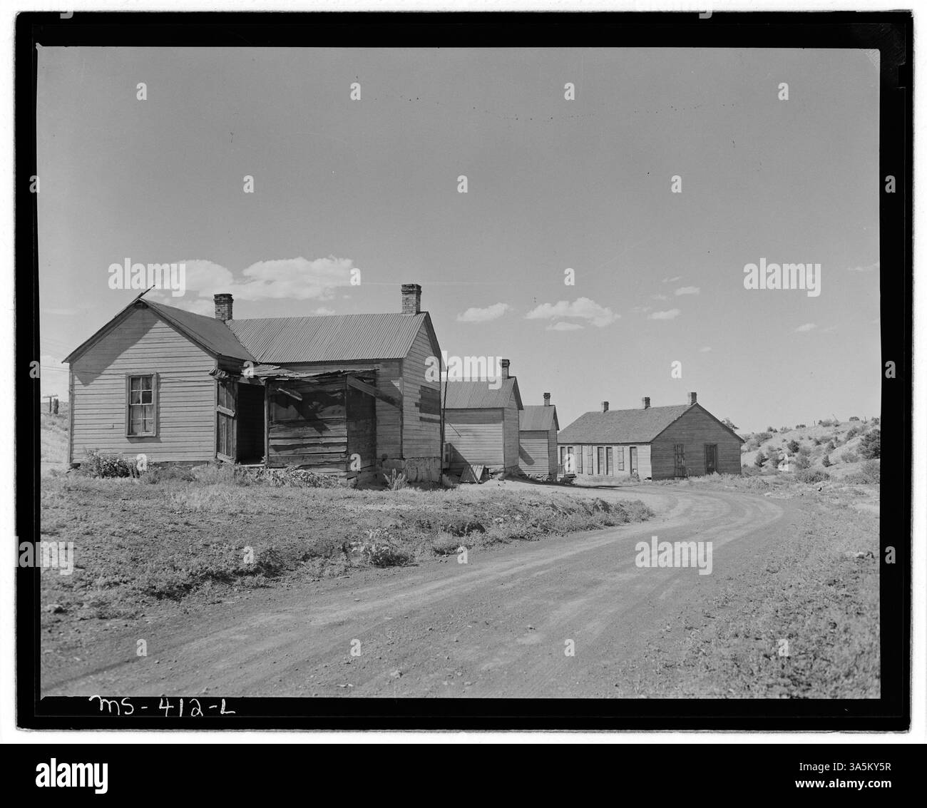 Häuser im Firmenwohnungsprojekt für Bergleute in der Ludlow-Mine der Huerfano Coal Company in Las Animas County, Colorado. Diese Häuser waren Teil der Firmenstadt, die für Arbeiter gebaut wurde. Nationalarchiv, historisches Foto. Stockfoto