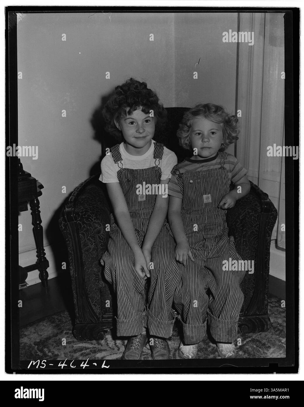 Kinder von Kohlebergleuten in ihrem Haus innerhalb des Wohnungsprojekts des Unternehmens in der Nähe der King Mine der United States Fuel Company in Hiawatha, Carbon County, Utah. Nationalarchiv. Stockfoto