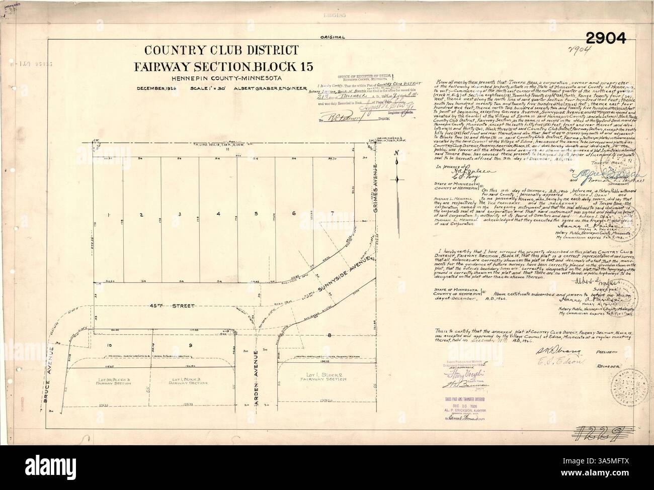 Diese Karte des Fairway-Abschnitts des Country Club District, Block 15, zeigt das Layout eines historischen Wohngebietes und zeigt die Planung und Architektur, die zur Vorstadtentwicklung von Minneapolis beigetragen haben. Stockfoto