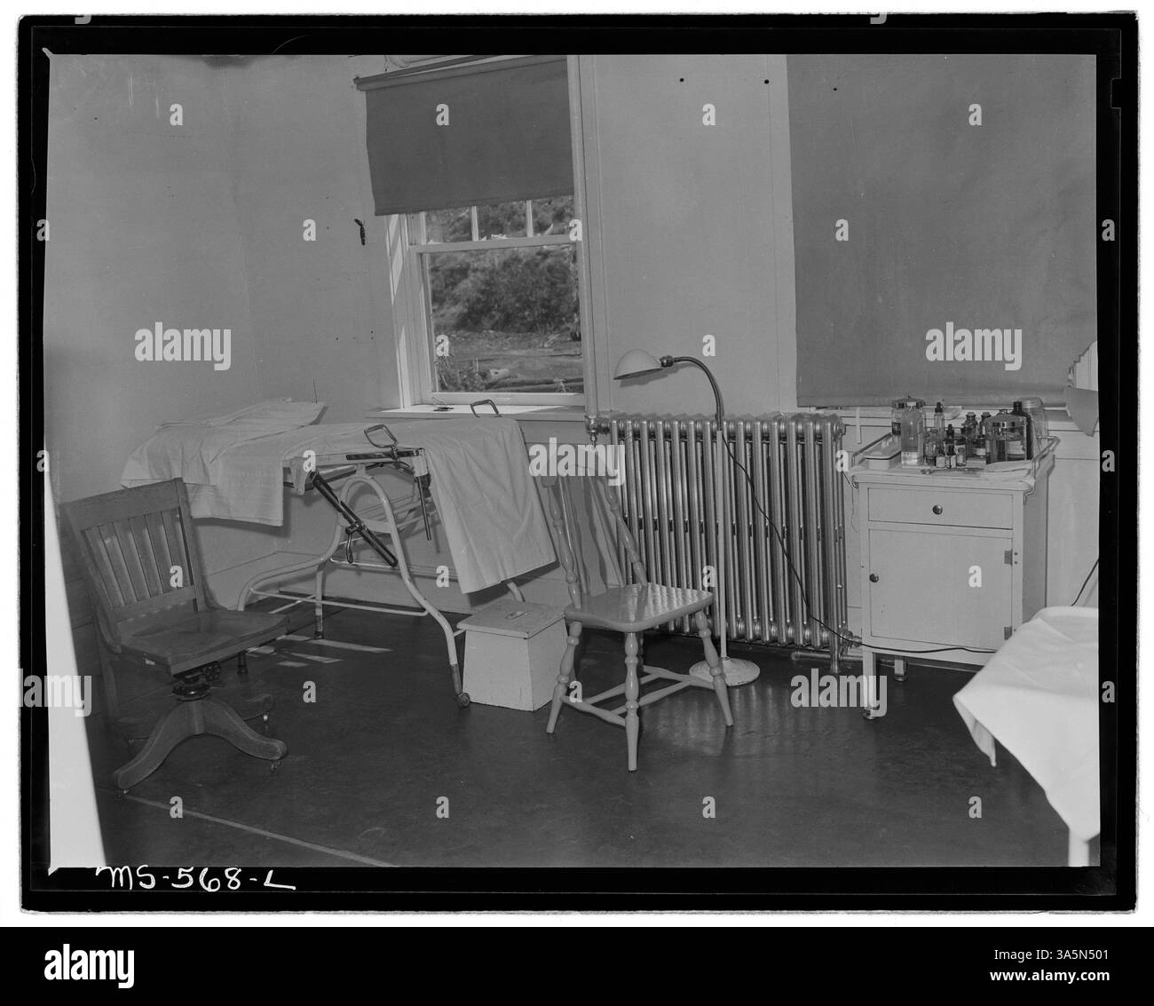 Die Apotheke in der McGowan Mine im Carbon County, Utah, wo Bergleute medizinische Versorgung für arbeitsbezogene Gesundheitsprobleme erhielten. Das Foto zeigt die Gesundheitseinrichtung des Bergbauunternehmens. Nationalarchiv, historisches Foto. Stockfoto