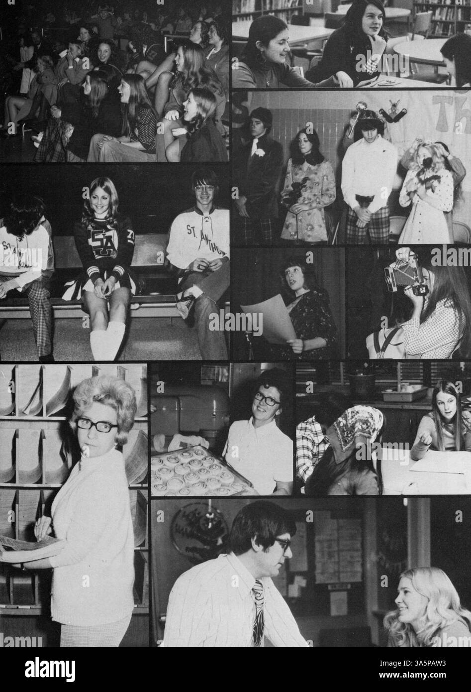 Das Villager-Jahrbuch 1975 der St. Anthony Village High School dokumentiert das akademische Jahr 1974–1975, das Schülerleben, Sport, Vereine und Lehrerbeiträge umfasst. Stockfoto