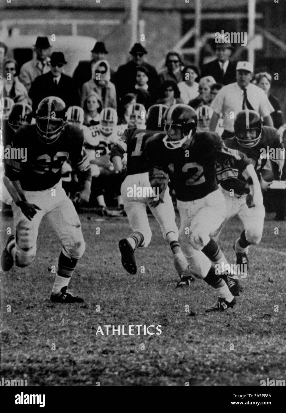 Das Mustang Jahrbuch 1968 dokumentiert die akademischen, sportlichen und außerschulischen Höhepunkte der Breck School im Schuljahr 1967-1968. Stockfoto