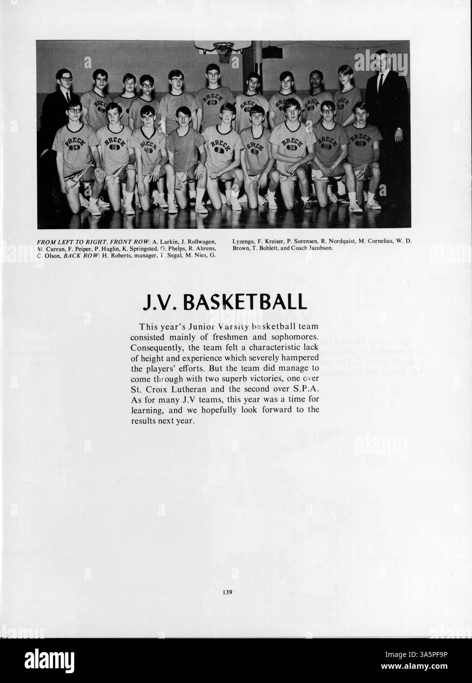 Diese Ausgabe 1968 des Mustang Jahrbuchs enthält eine umfassende Aufzeichnung des Studierendenlebens, der Leichtathletik, der Lehrkräfte und der Schulveranstaltungen aus dem akademischen Jahr 1967-1968. Stockfoto