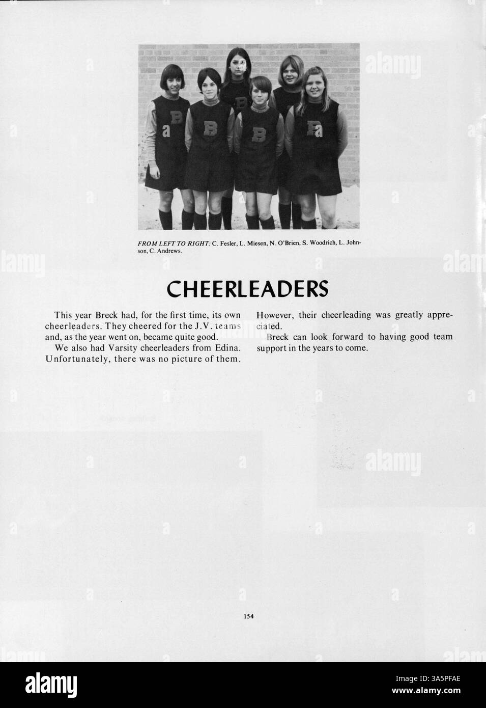 Das Mustang Yearbook 1968 beleuchtet die Aktivitäten der Schüler, die Lehrkräfte, die Leichtathletik und wichtige Schulveranstaltungen aus dem akademischen Jahr 1967-1968 an der Breck School. Stockfoto