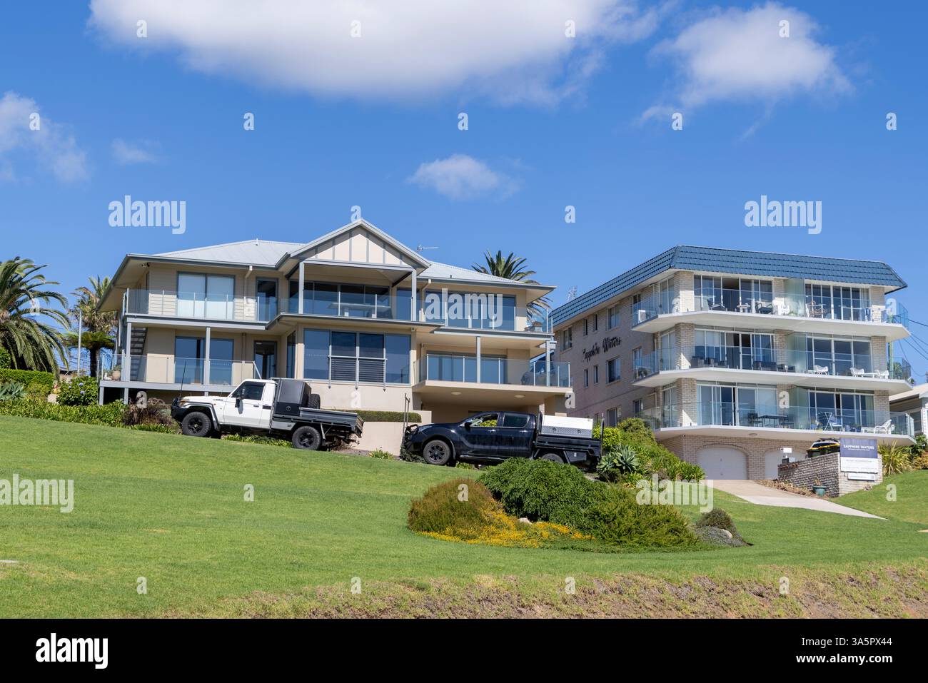 Narooma, Küstenstadt an der Südküste von New South Wales, ist ein beliebtes Urlaubsziel, Häuser und Wohnhäuser in der australischen Stadt Stockfoto