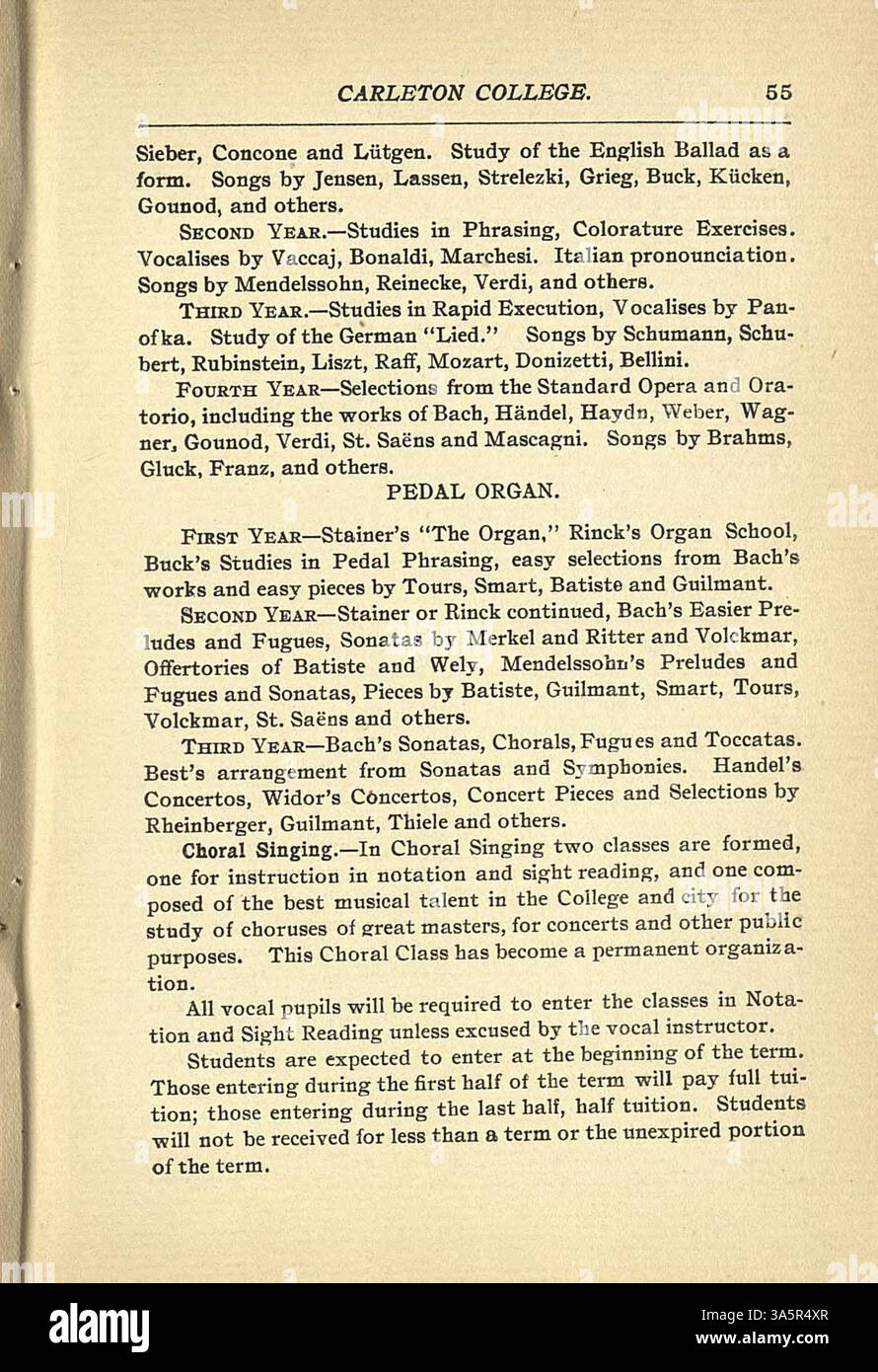 Der Katalog des Carleton College 1900-1901 bietet einen umfassenden Überblick über Kurse, Fakultäten, Studentenlisten, Abteilungsstrukturen, Zulassungsrichtlinien, und institutionelle Geschichte. Stockfoto