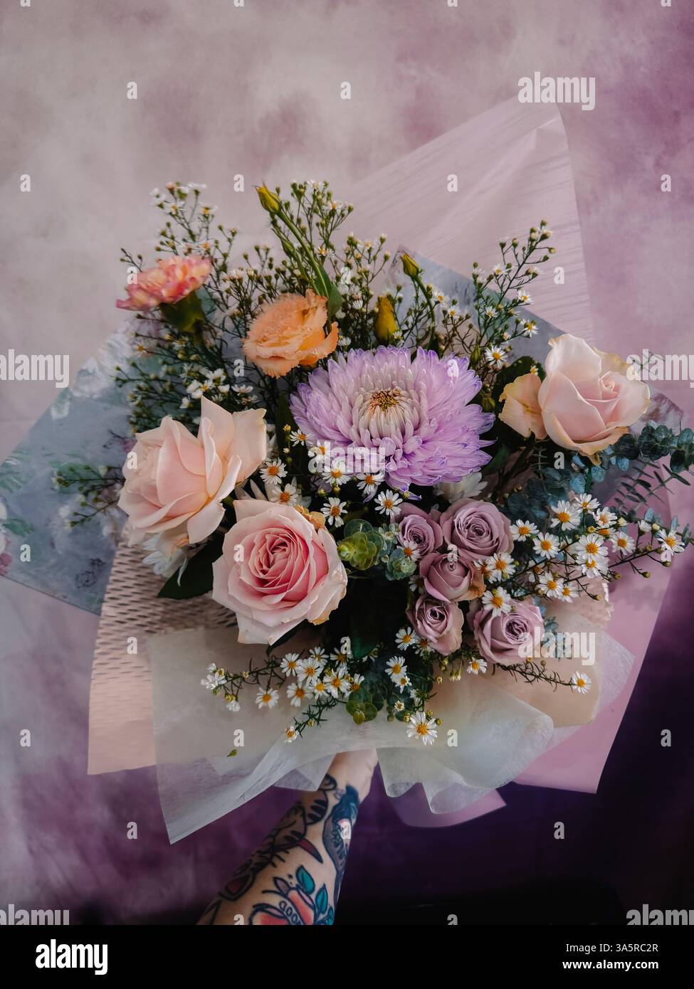 Disbud Mum Blumenarrangement Stockfoto