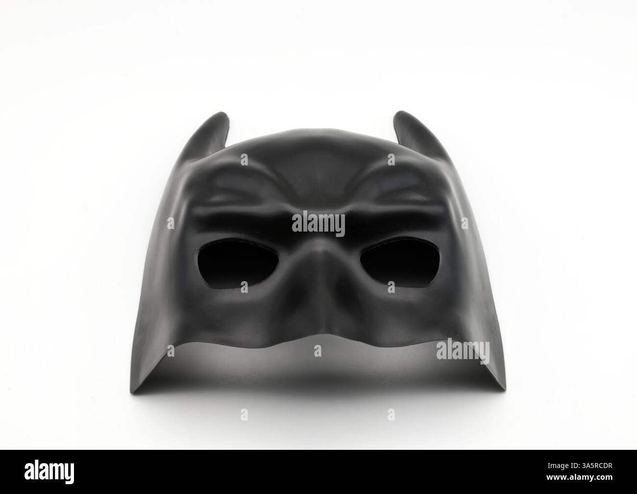 Die Batman-Maske von Ciao Srl isoliert auf weiß. Stockfoto
