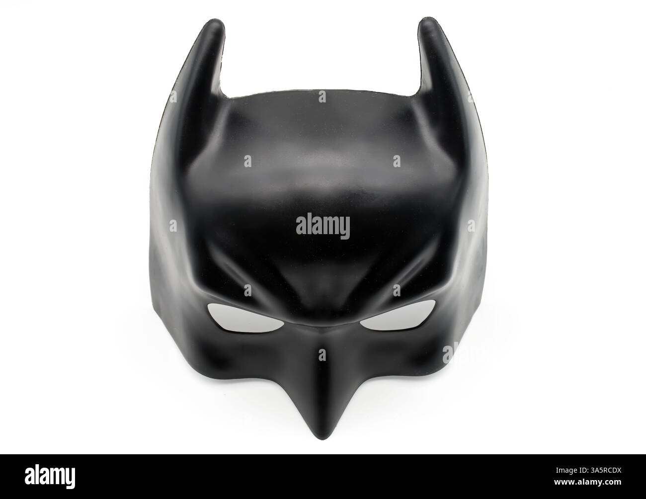 Die Batman-Maske von Ciao Srl isoliert auf weißem Hintergrund. Stockfoto