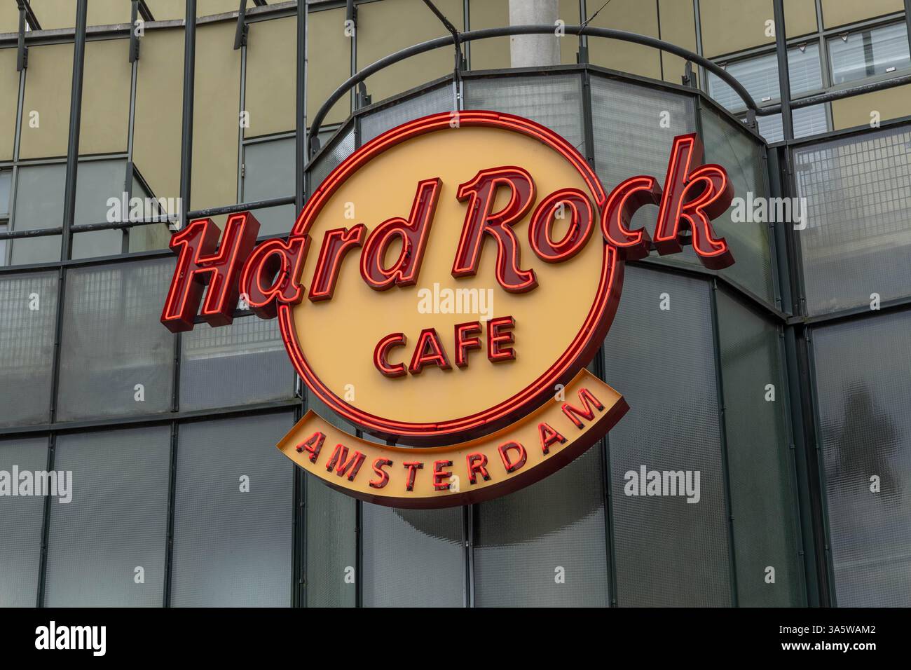 Amsterdam, Niederlande. 16. März 2024. Hard Rock Cafe Amsterdam Neonschild-Logo. Stockfoto
