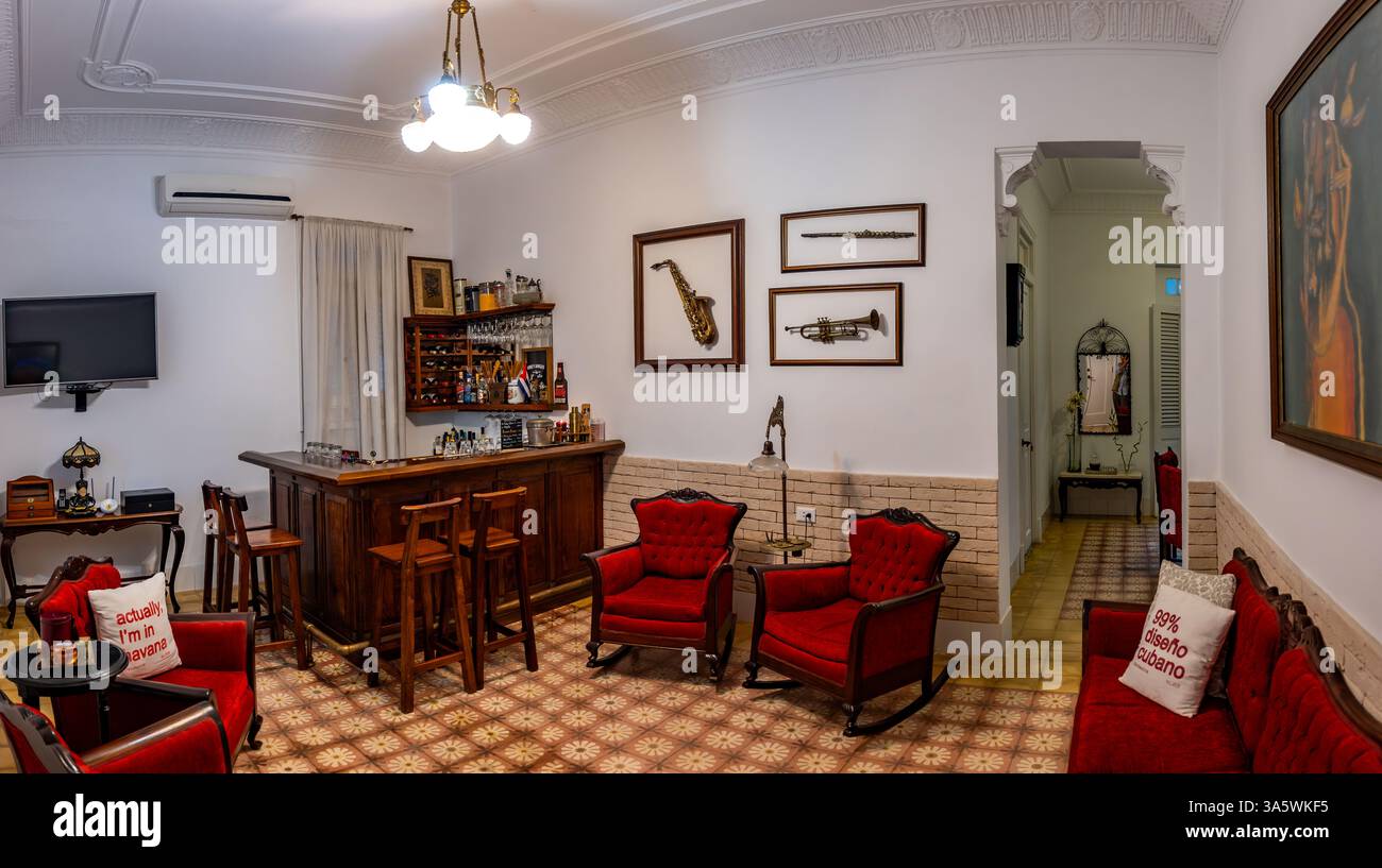 Das Innere eines traditionellen Bed & Breakfast. Havanna, Kuba. Stockfoto