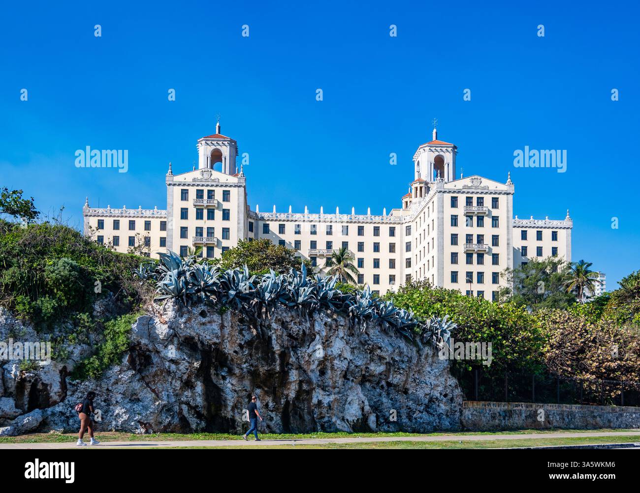 Das historische Hotel Nacional de Cuba liegt auf einem Hügel mit Blick auf den Hafen. Havanna, Kuba. Stockfoto