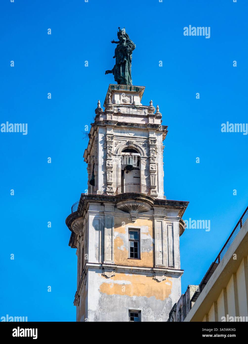 Marienstatue in der Kirche Nuestra Senora del Carmen, Centro Havana, Kuba. Stockfoto
