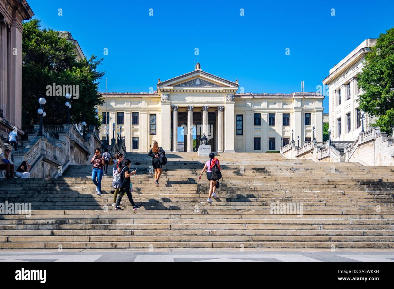 Vordereingang der Universität Havanna. Havanna, Kuba. Stockfoto