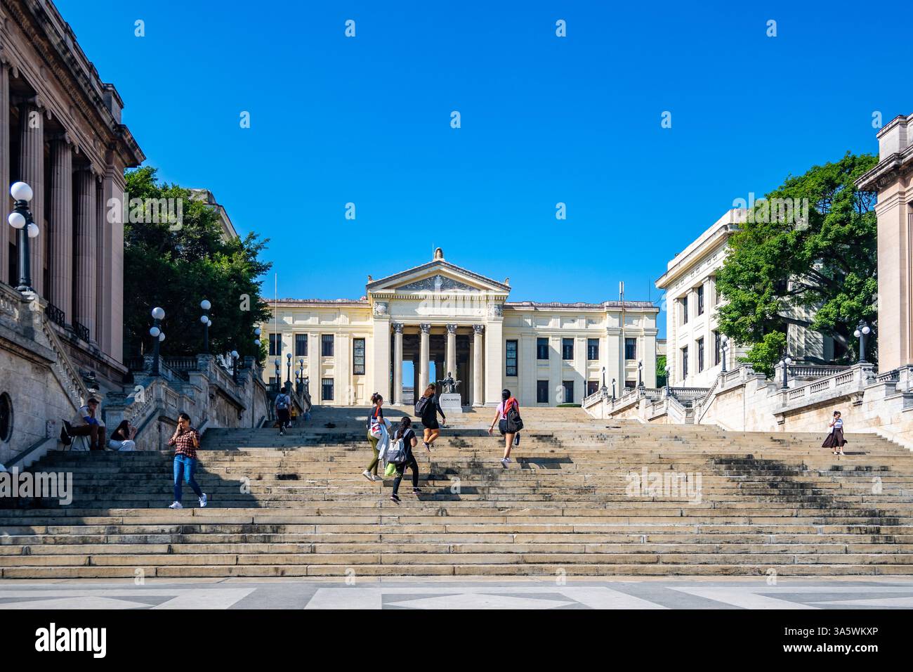 Vordereingang der Universität Havanna. Havanna, Kuba. Stockfoto