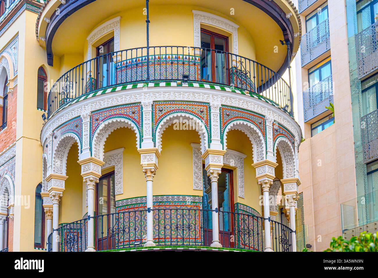 Architektonisches Merkmal des La Adriatica Gebäudes. Stockfoto