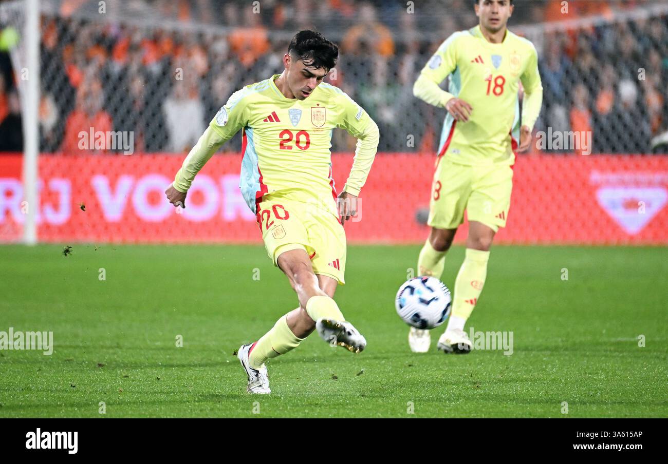 Fußball, internationales Spiel, Nations League, Viertelfinale, erstes Leg, de Kuip Stadium Rotterdam: Niederlande - Spanien: Pedri (SPA) Stockfoto