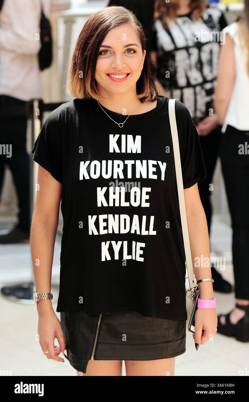 19. November 2014 – Melbourne, Victoria, Australien – Ein Fan von Kim Kardashian bei der Markteinführung ihres neuen Parfums Fleur Fatale im Chadstone Shopping Centre in Melbourne, Australien. (Kreditbild: © Theo Karanikos/ZUMA Wire) Stockfoto