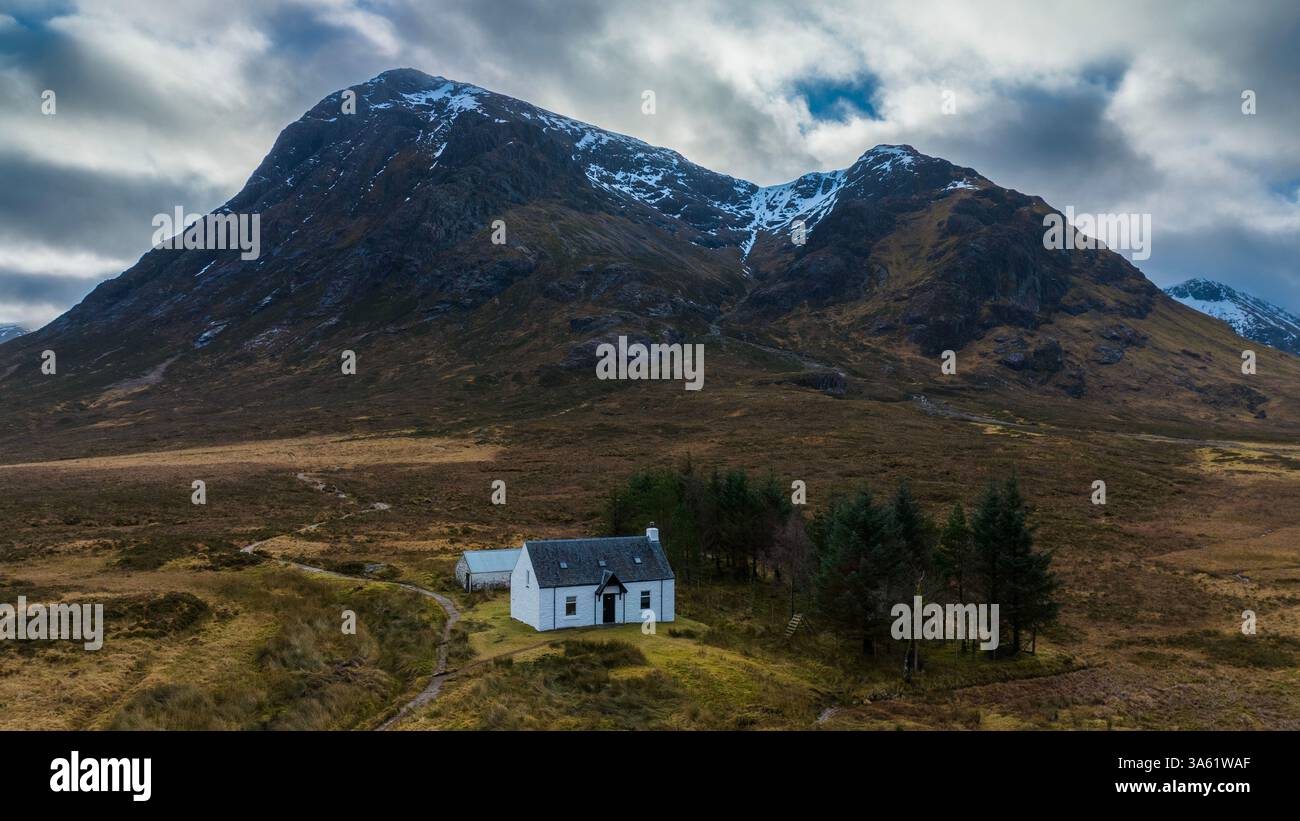Die berühmte Lagangarbh Hütte am Fuße der Buachaille Etive Mòr Stockfoto