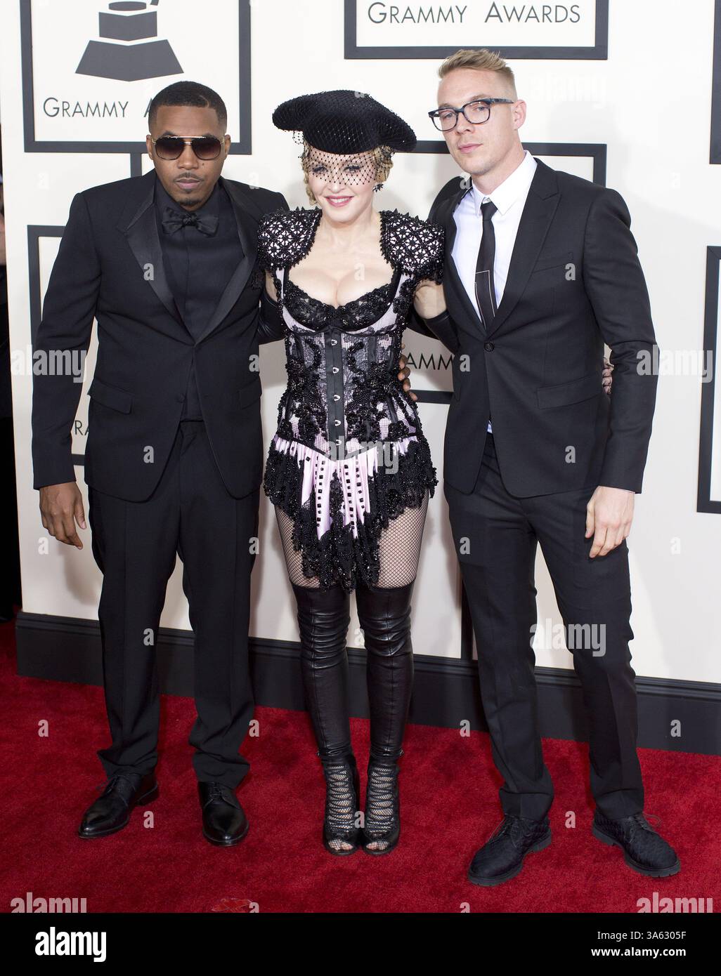 Februar 2015 - Los Angeles, Kalifornien, USA S – Rapper NAS, Sängerin Madonna und Produzent Diplo auf dem roten Teppich der 57. Grammy Awards im Staples Center in Los Angeles, Kalifornien, Sonntag, 8. Februar 2015. (Bild: © Prensa Internacional/ZUMA Wire) Stockfoto