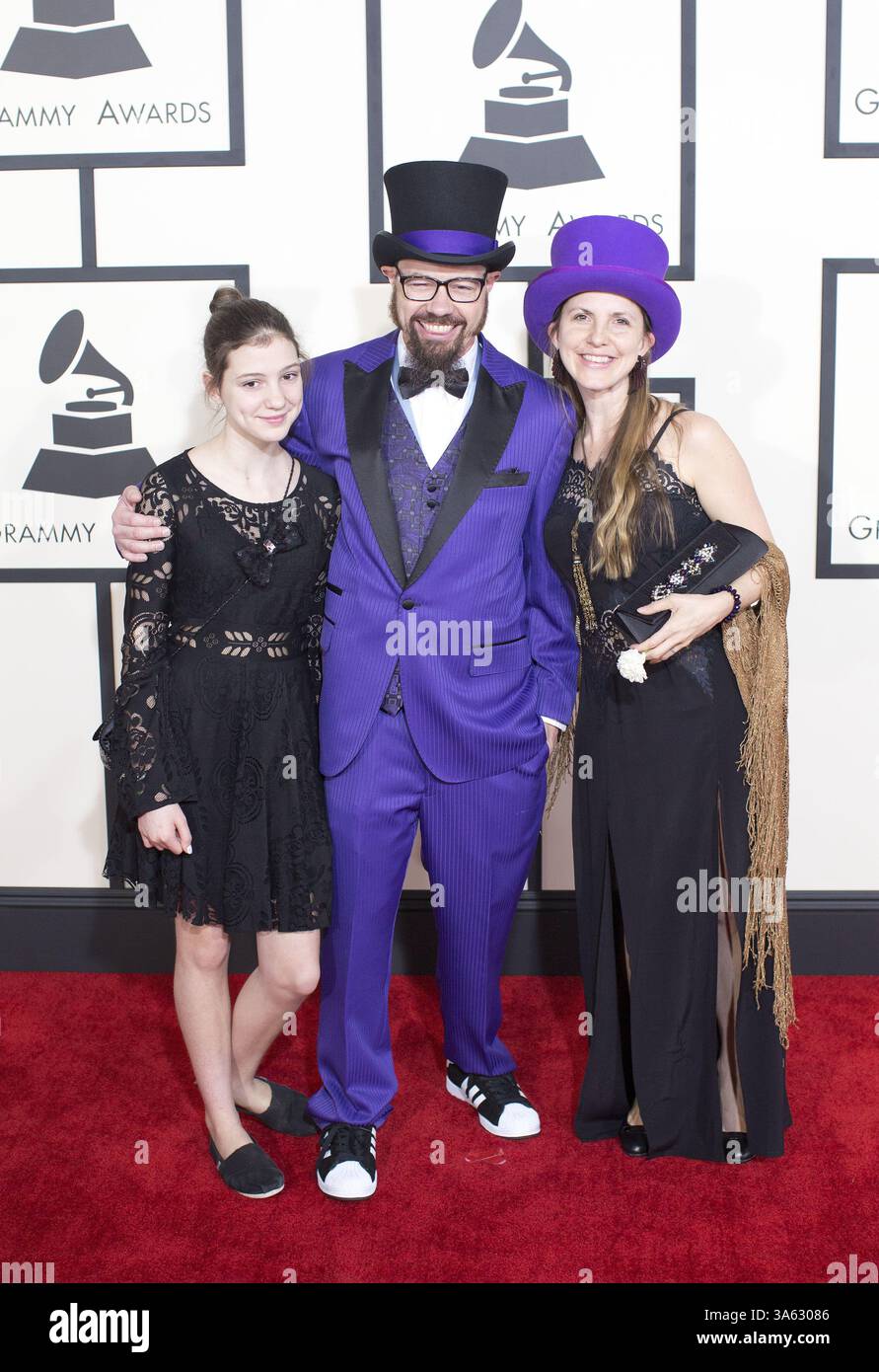 Februar 2015 - Los Angeles, Kalifornien, USA S – MC Fireworks, Secret Agent 23 Skidoo und Bootysattva auf dem roten Teppich der 57. Grammy Awards im Staples Center in Los Angeles, Kalifornien, Sonntag, den 8. Februar 2015. (Bild: © Prensa Internacional/ZUMA Wire) Stockfoto