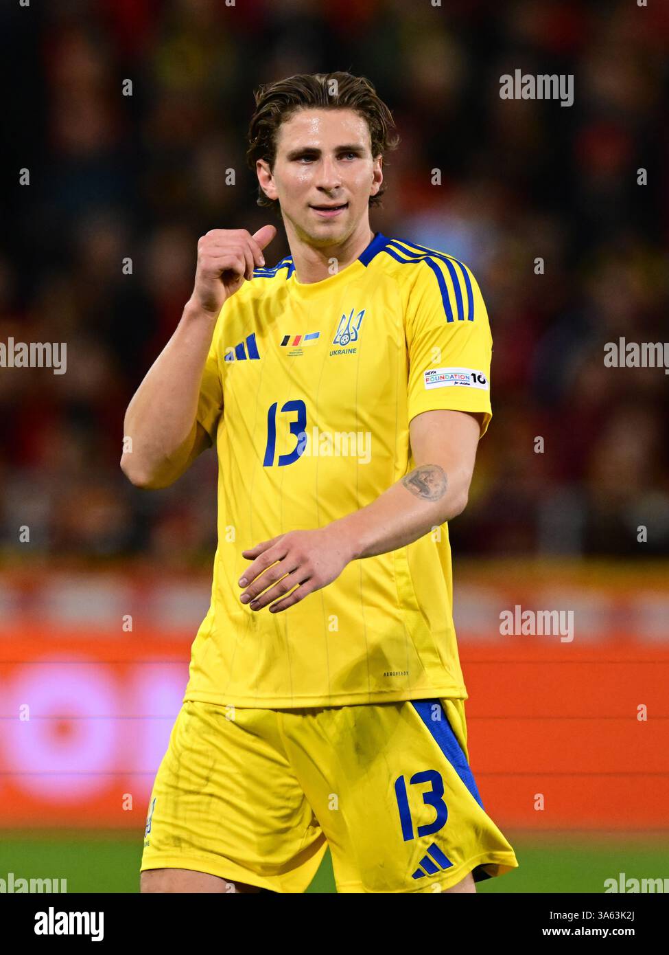GENK - Illia Zabarnyi aus der Ukraine während des Playoff-Spiels der UEFA Nations League zwischen Belgien und der Ukraine in der Cegeka Arena am 23. März 2025 in Genk, Belgien. ANP | Hollandse Hoogte | GERRIT VAN KEULEN Stockfoto