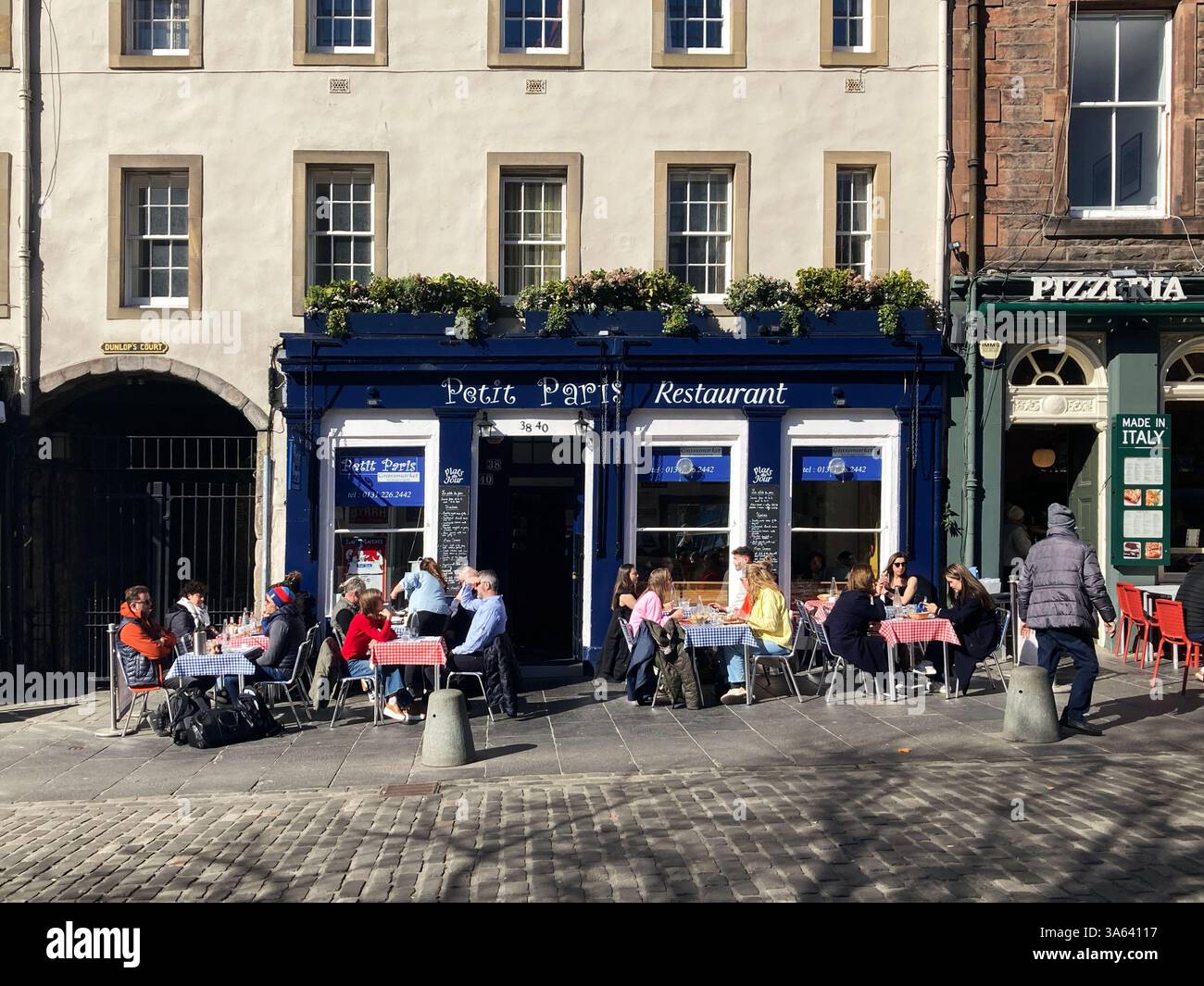 Petit Paris Restaurant, Grassmarket Edinburgh, Schottland - Smartphone-aufgenommenes Stockfoto