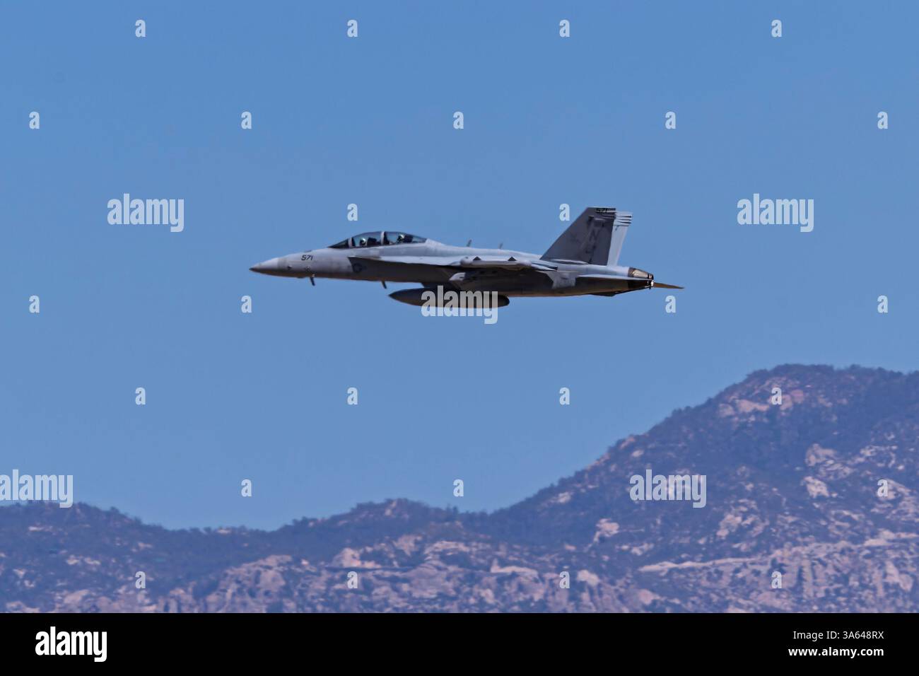 Davis Monthan AFB 3-22-2025 Tucson AZ USA US Navy EA-18G Growler Demo Team tritt bei der Davis Monthan Open House auf Stockfoto
