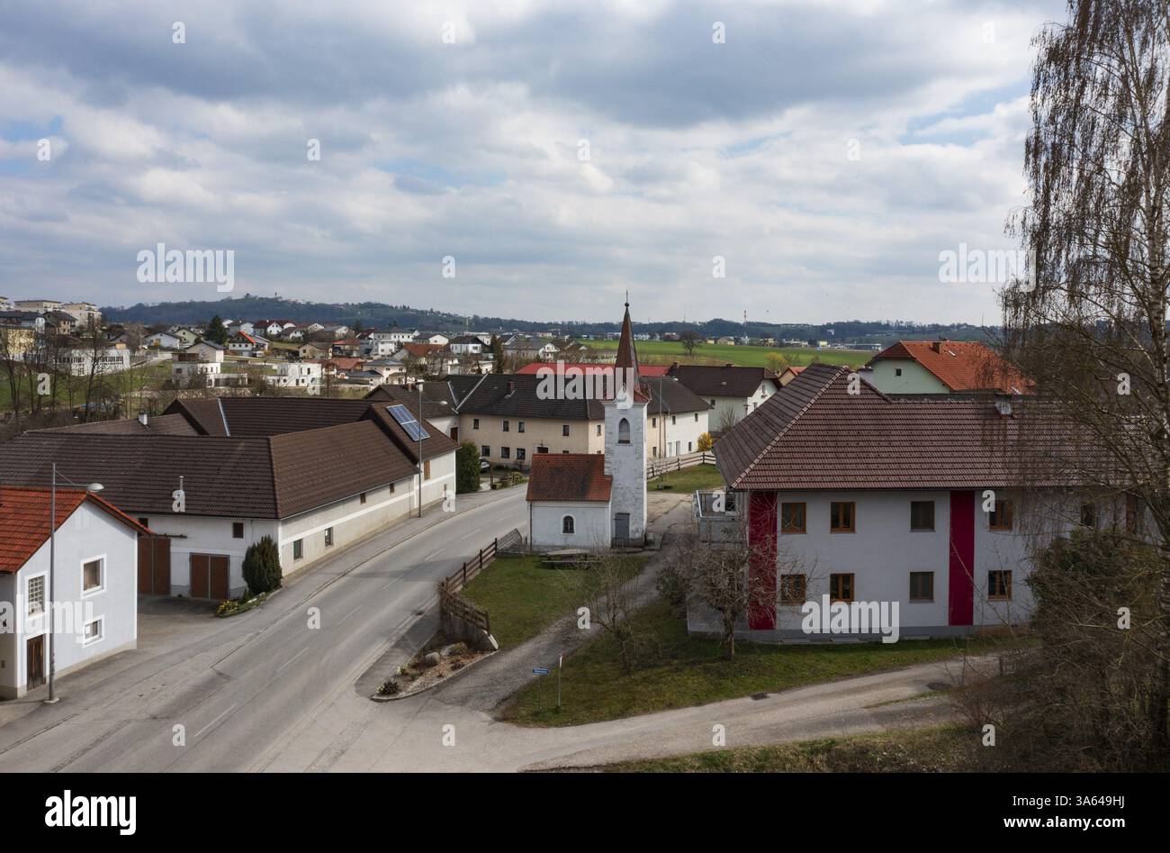 Drohnenaufnahme, Blick auf das Dorf, Dorfkirche Unterweitersdorf, Mühlviertel, Oberösterreich, Österreich, Europa Stockfoto