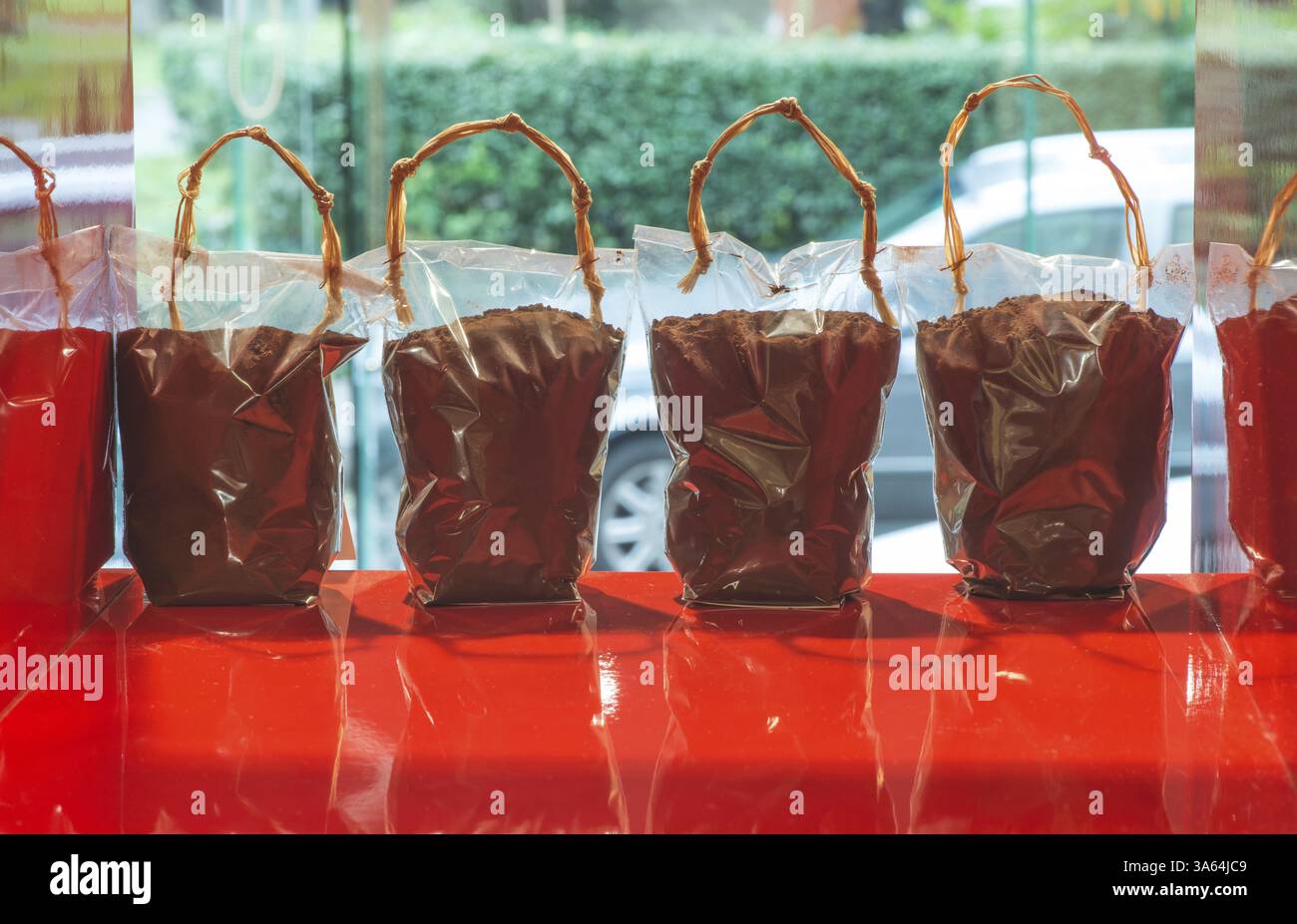 Kakaopulver auf einem Regal in einem Geschäft Stockfoto