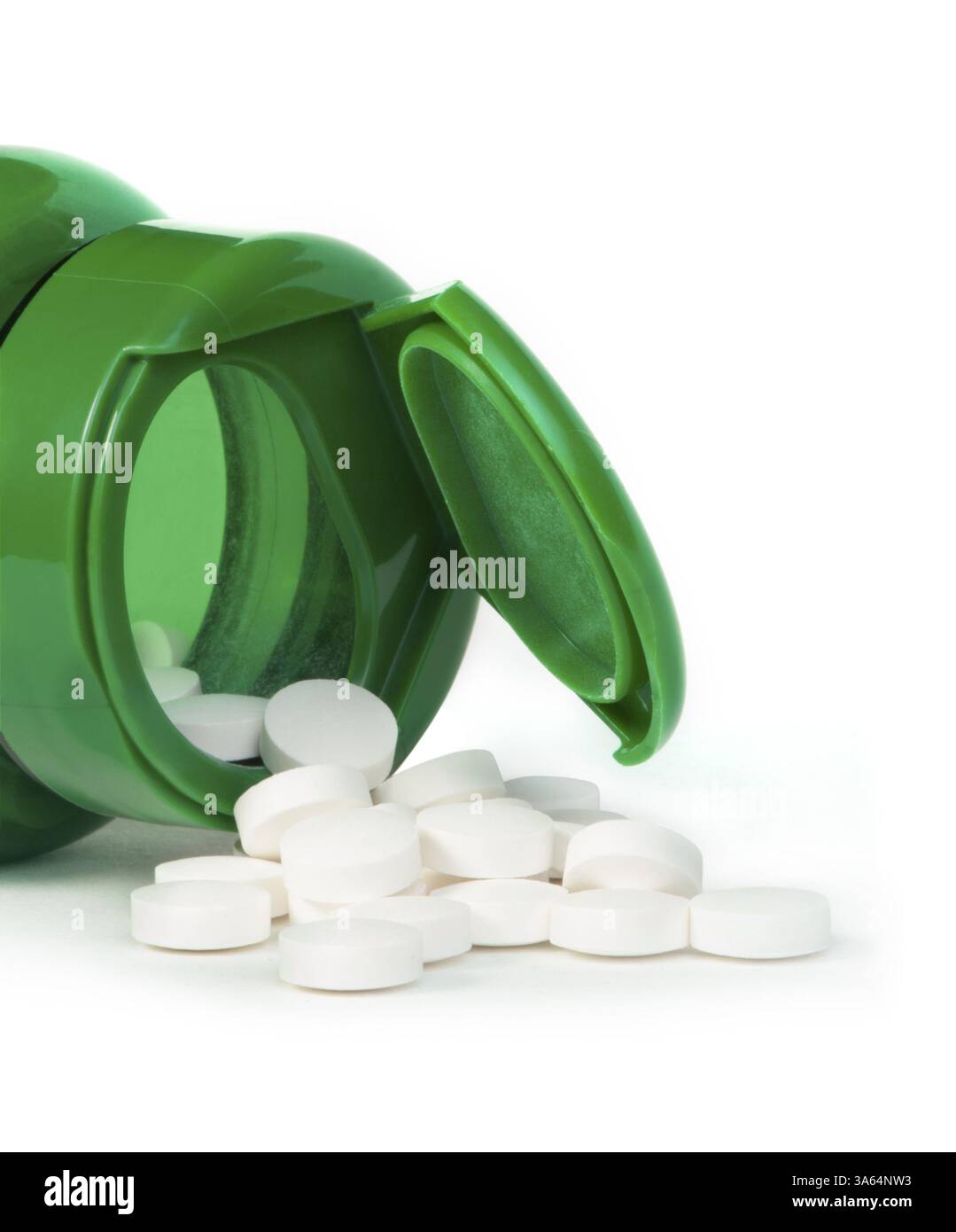 Weißen Pillen und einen Behälter mit Pillen. Weiße Siolated Studio gedreht Stockfoto