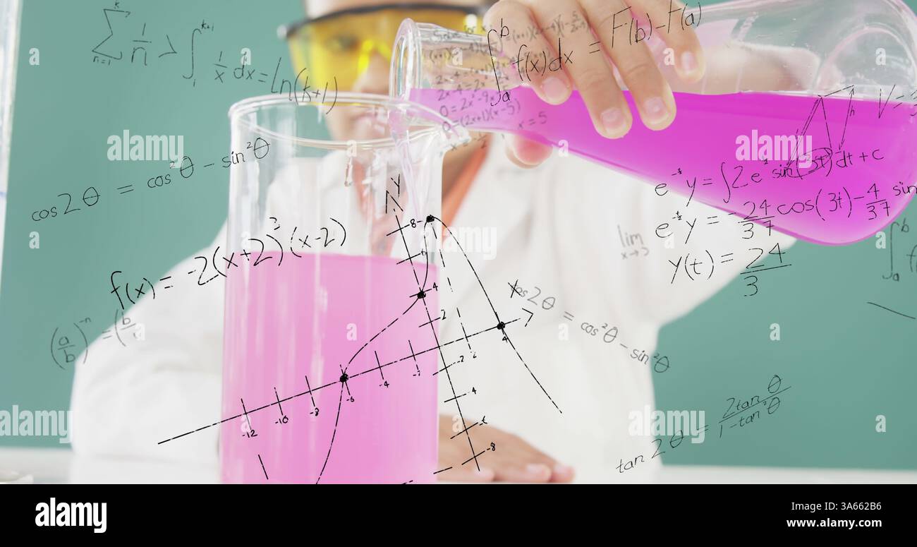 Wissenschaftler gießen rosafarbene Flüssigkeit in den Becher und analysieren komplexe mathematische Gleichungen Stockfoto