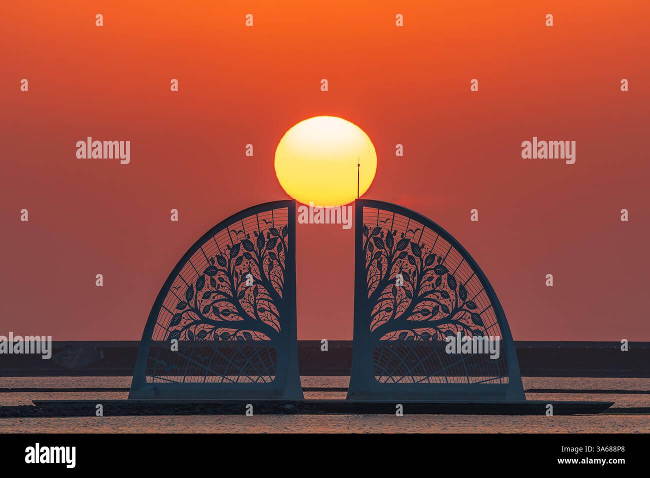 Wunderschöner Sonnenuntergang und drei Leben in Taiwan Stockfoto