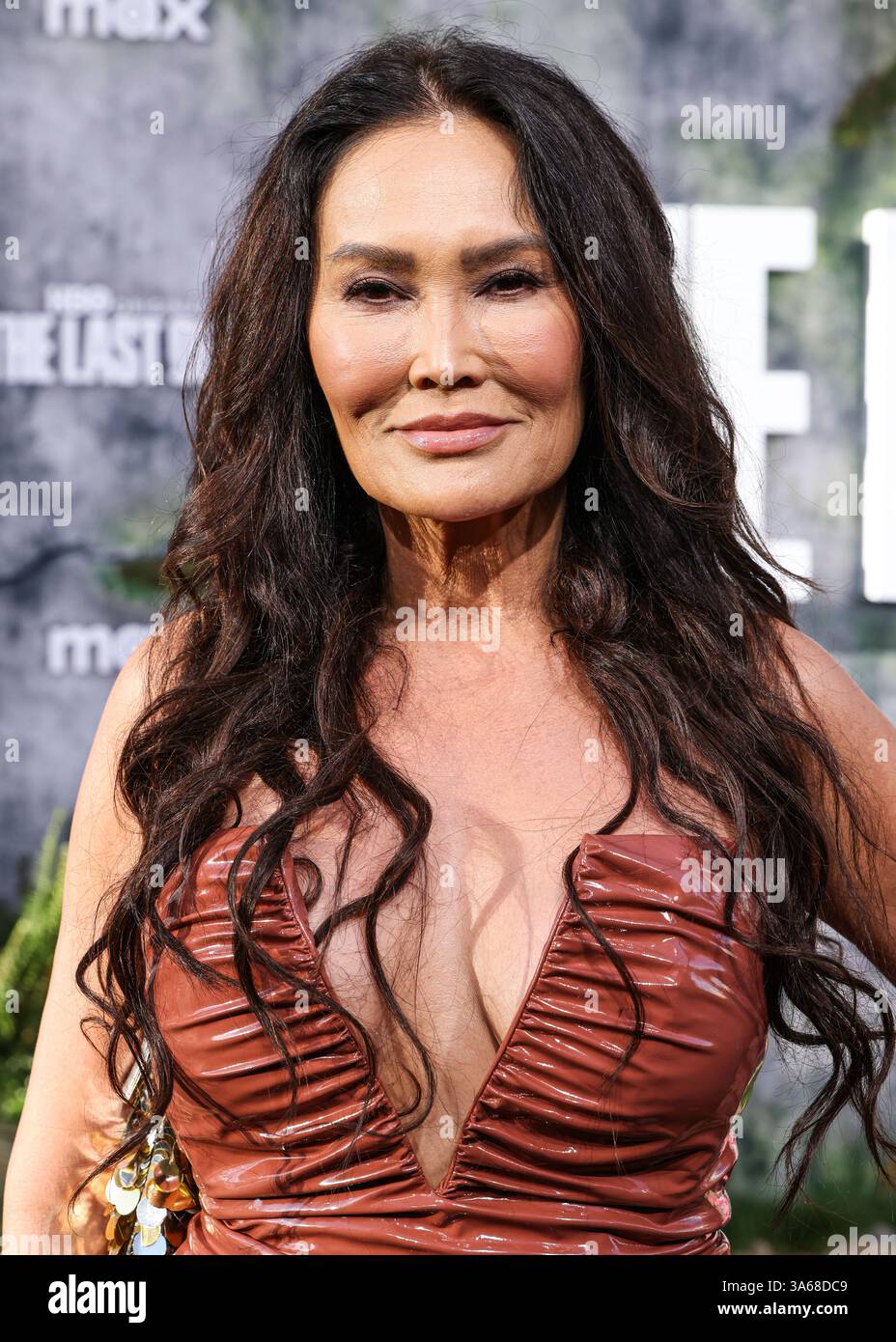 Onasi oglining katta sikini soradi