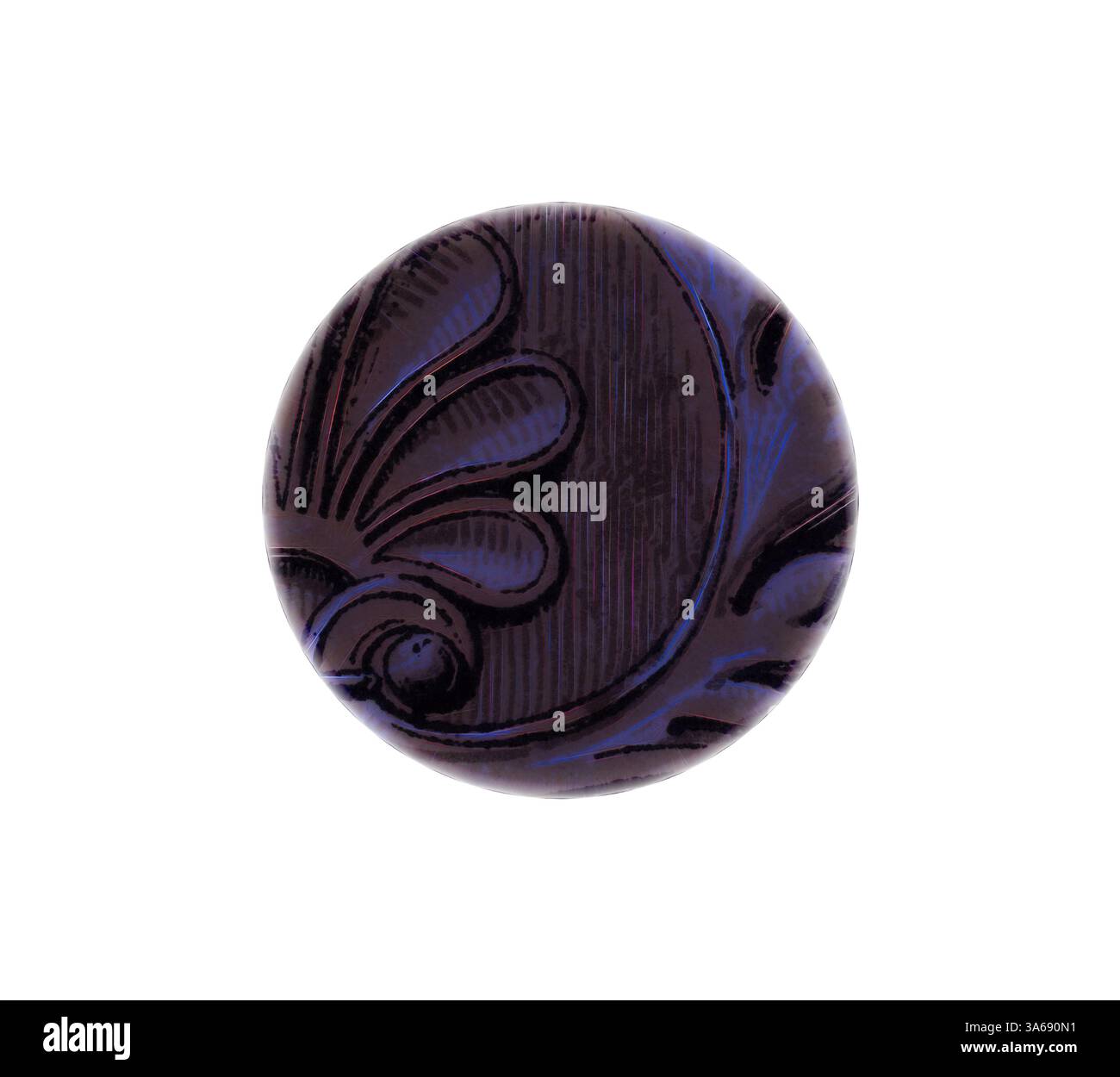 Ein wunderschön geschnitzter, dunkler, runder Knopf mit komplizierten Blumenmotiven und zarten Details. Klassische Kunst mit einem modernen Touch, das von Artotop neu interpretiert wurde und das Renaissance-Ornament verwandelt wurde Stockfoto